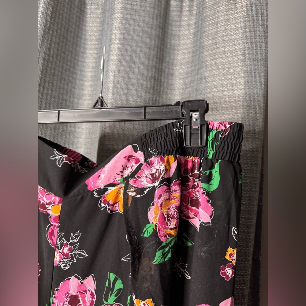 Torrid Black Floral Side Slit Wide Leg Pants - Picture 6 of 7